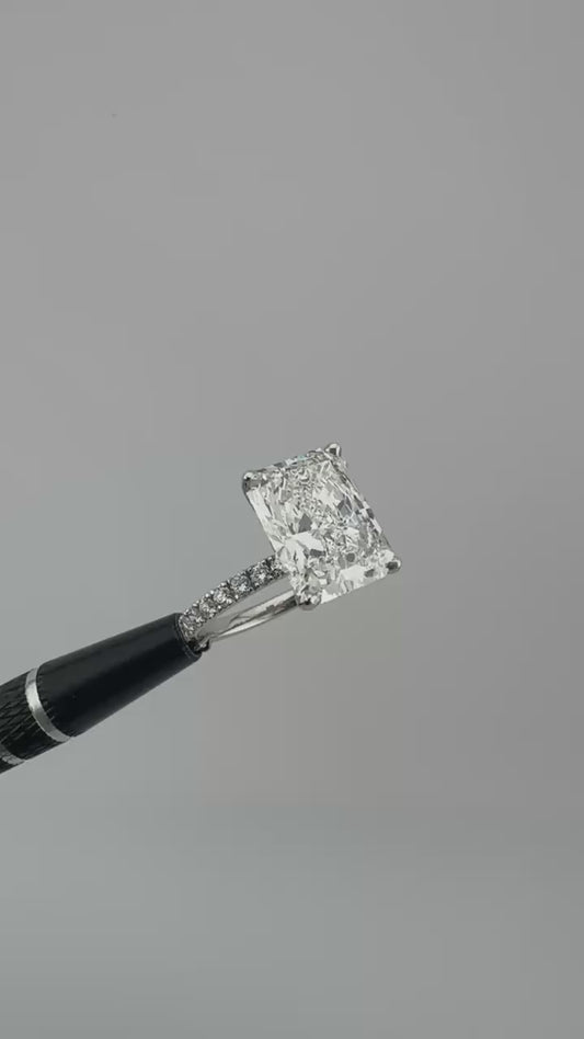 Brillant 5.06 Radiant Diamond Ring - Lab Grown - IGI Verified